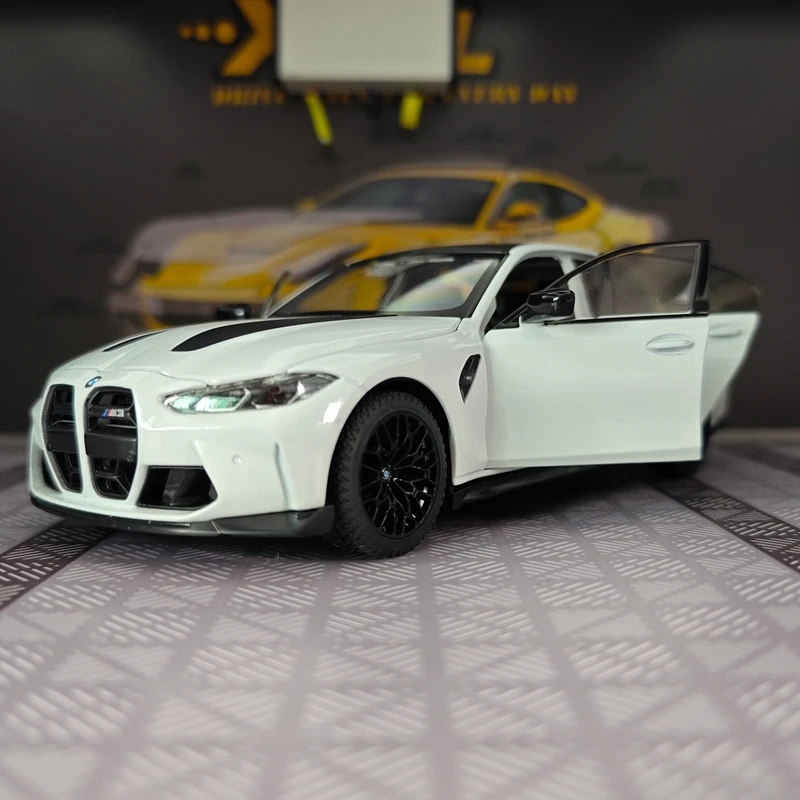 Фото Модель суперкара BMW M3 CS LCI из сплава, масштаб 1:24, с открывающимися дверями, капотом и багажником, со звуковыми и световыми эффектами, в комплекте с подарками. №5