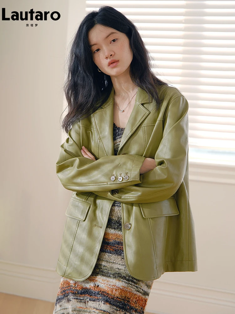 

Lautaro Весна Осень Стильный зеленый Pu кожа Блейзер Куртка Женщины Новые в верхней одежде Свободные Повседневные корейские модные одежды 2023 Искусственная кожа Блейзер Женщины пиджак женский кожаный плащ