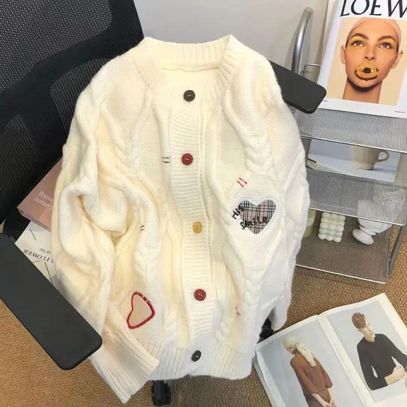 

Languid is lazy wind love embroidery sweater in the fall and winter of female leisure ginger easing round collar twist knitted