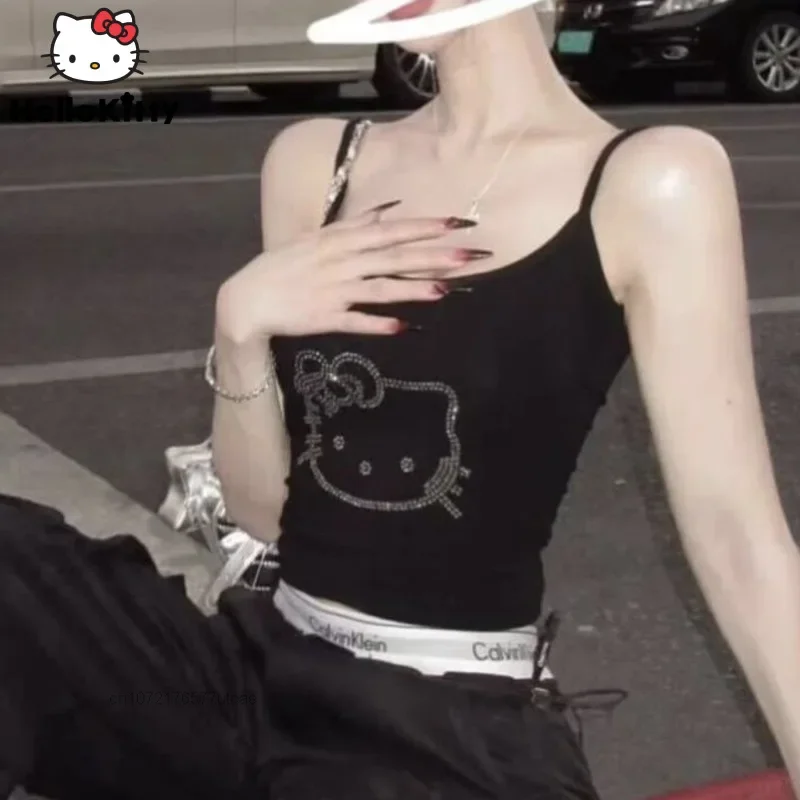 Женский летний топ на бретельках с нагрудными вставками