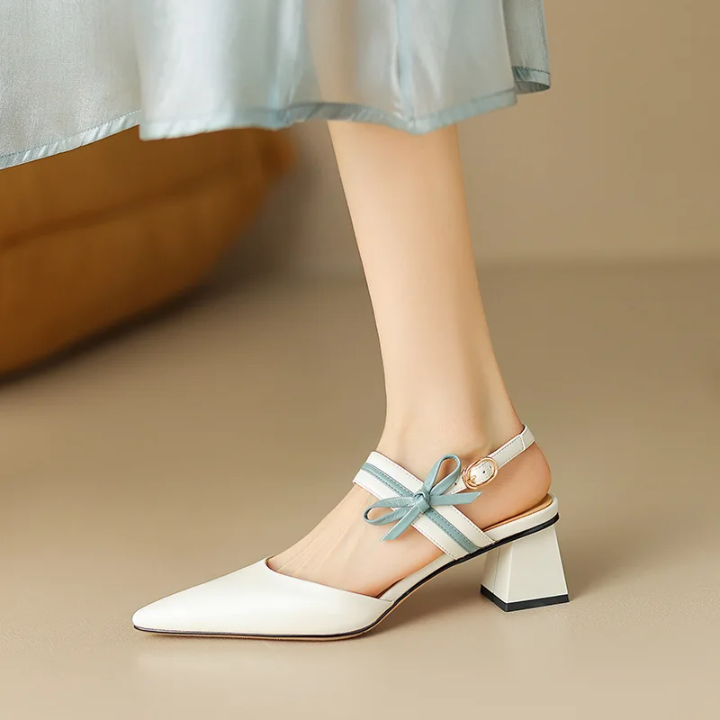 

Летняя и Корейская версия туфли на толстом каблуке с пуговицами сзади, открытые французские туфли с небольшим дизайном и заостренным носком на высоком каблуке