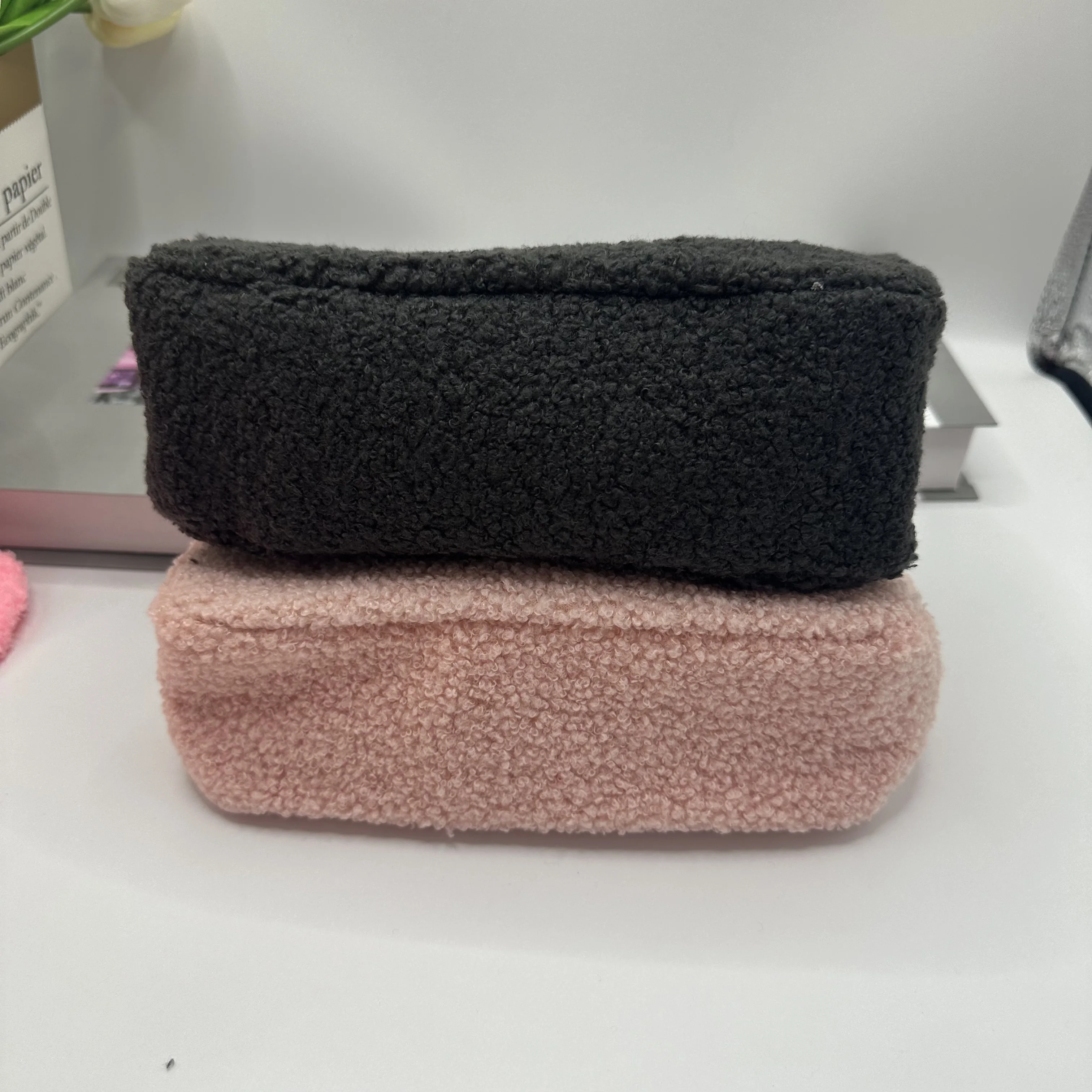 Персонализированная меховая сумка с вышивкой Тедди для макияжа дорожная именем