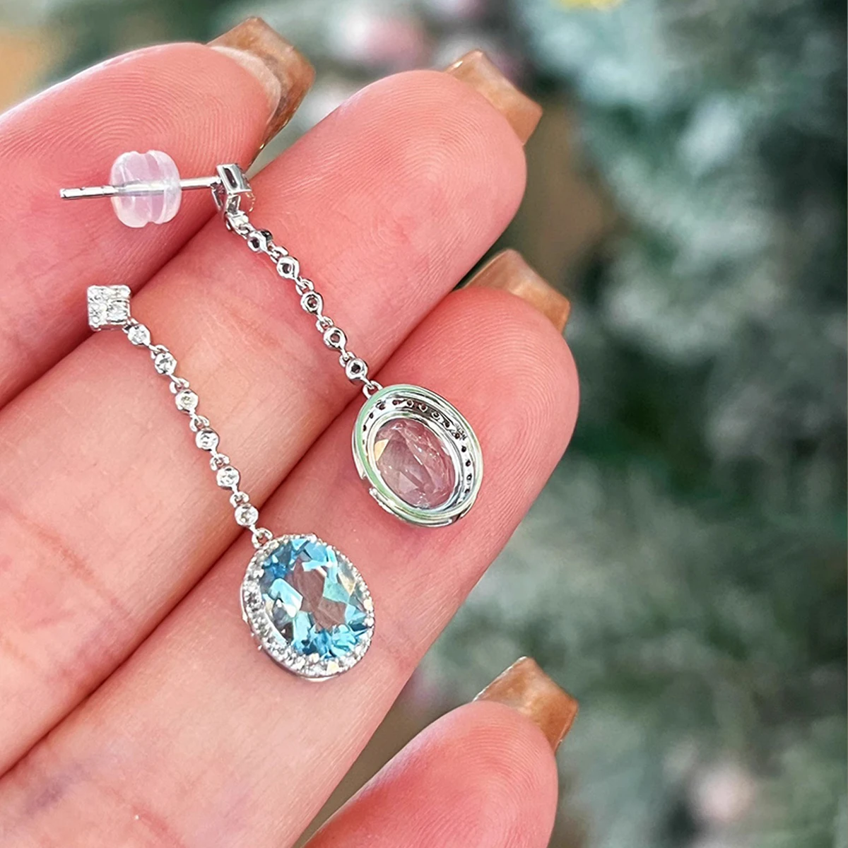 Серьги-гвоздики из серебра 925 пробы с овальным морским голубым кристаллом