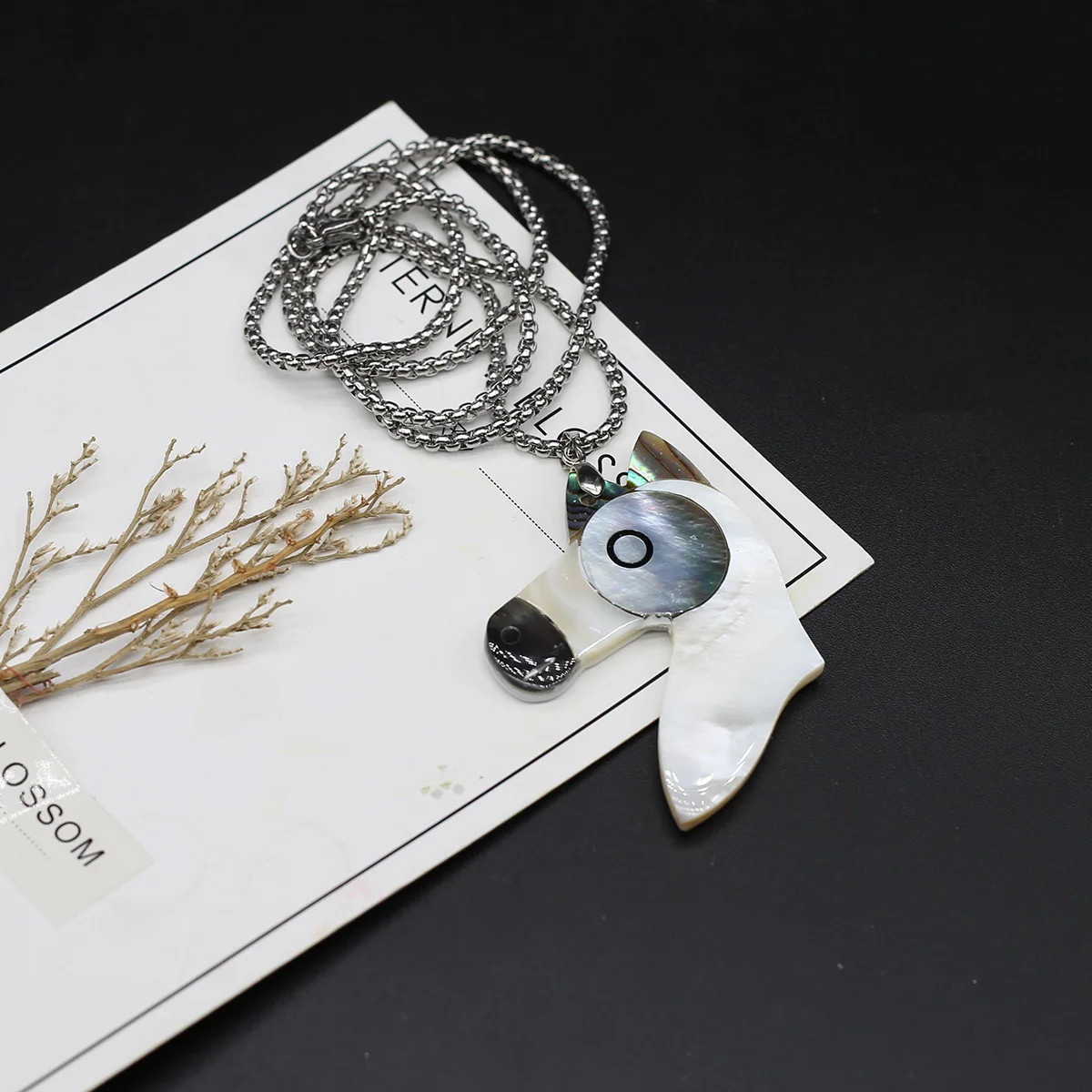 

Natural Shell Pendant Necklace Horse Shape Abalone White Black Shell Stainless Steel Chain Charms for Jewelry Party Gift