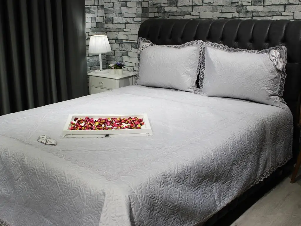 

Land Of dowry Dovetail Double Personality Quilted Bed Cover Set Gray
