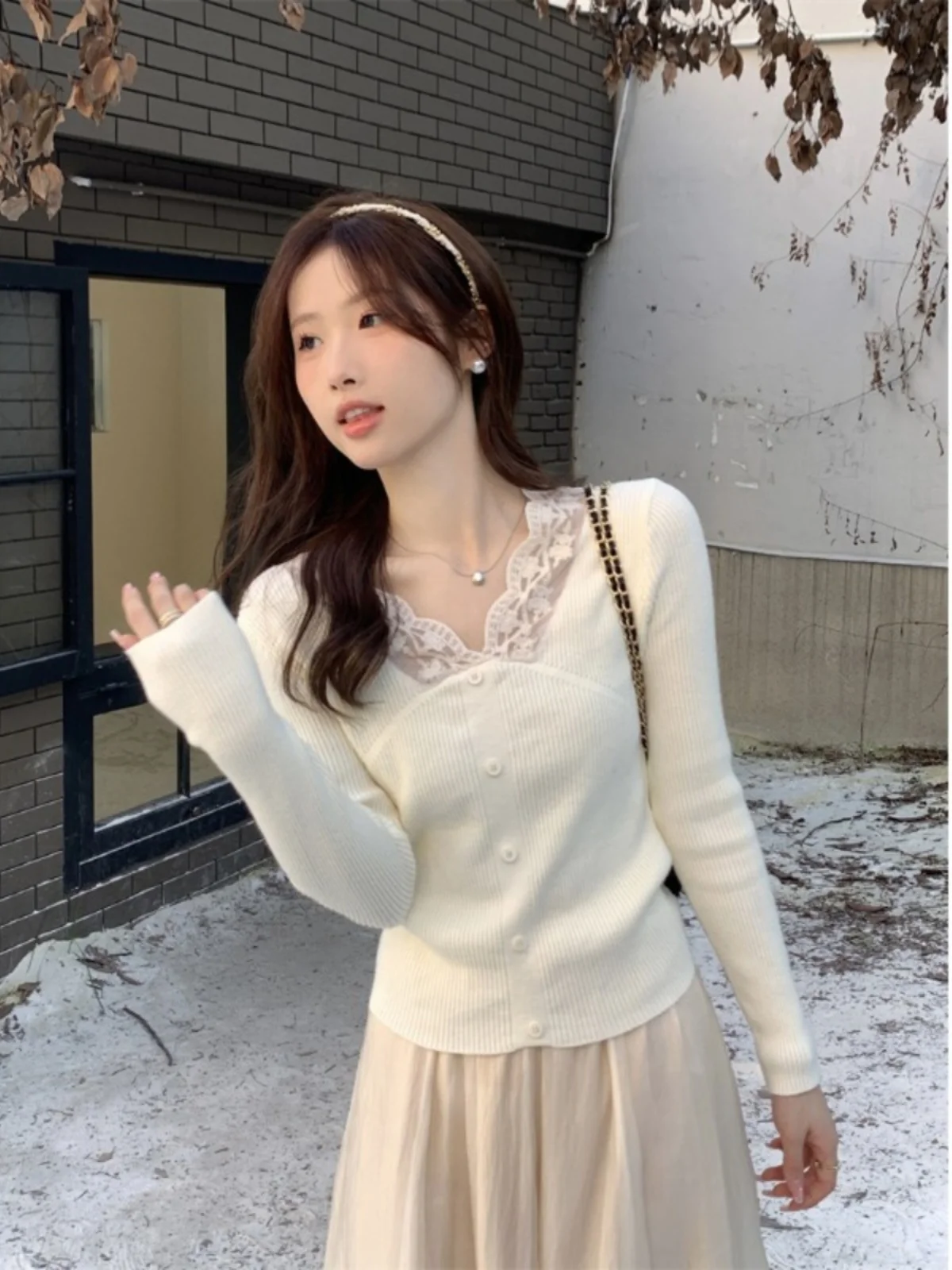 Абрикосовая кружевная нижняя рубашка женская осенне-зимняя внутренняя одежда