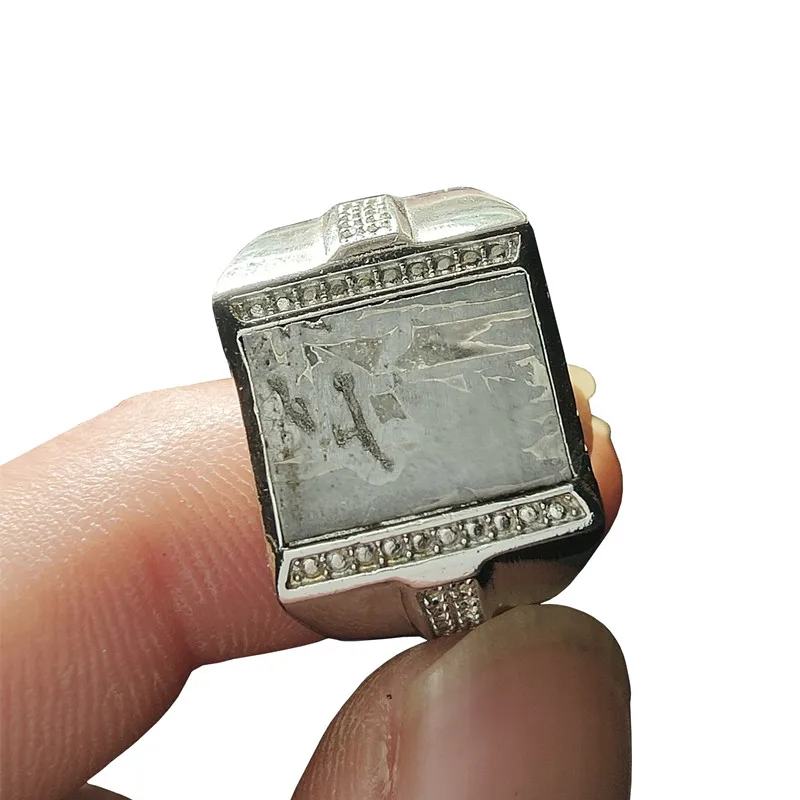 Высококачественное инкрустированное железным метеоритом кольцо натуральным 8 г