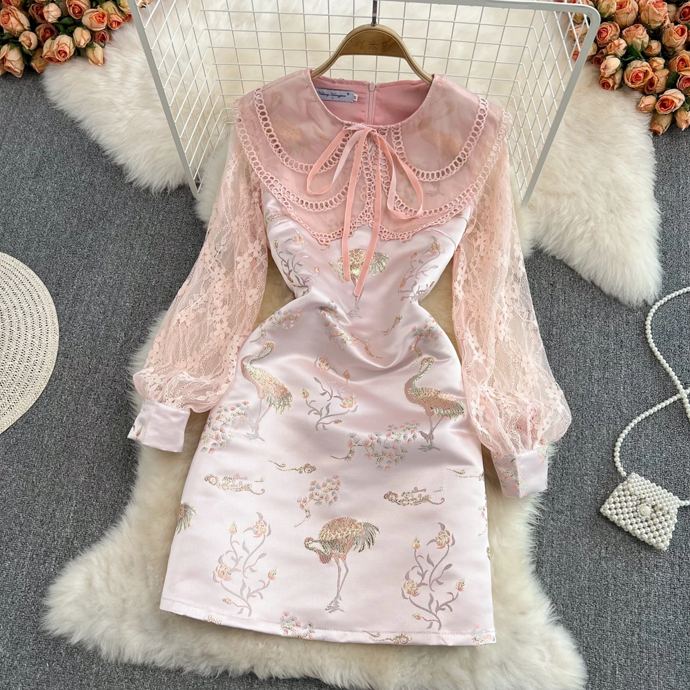 

Французский Ретро стиль кукольный воротник кружева шить с длинным рукавом Высокая талия тонкий А-образный печатных платье Весна 2022