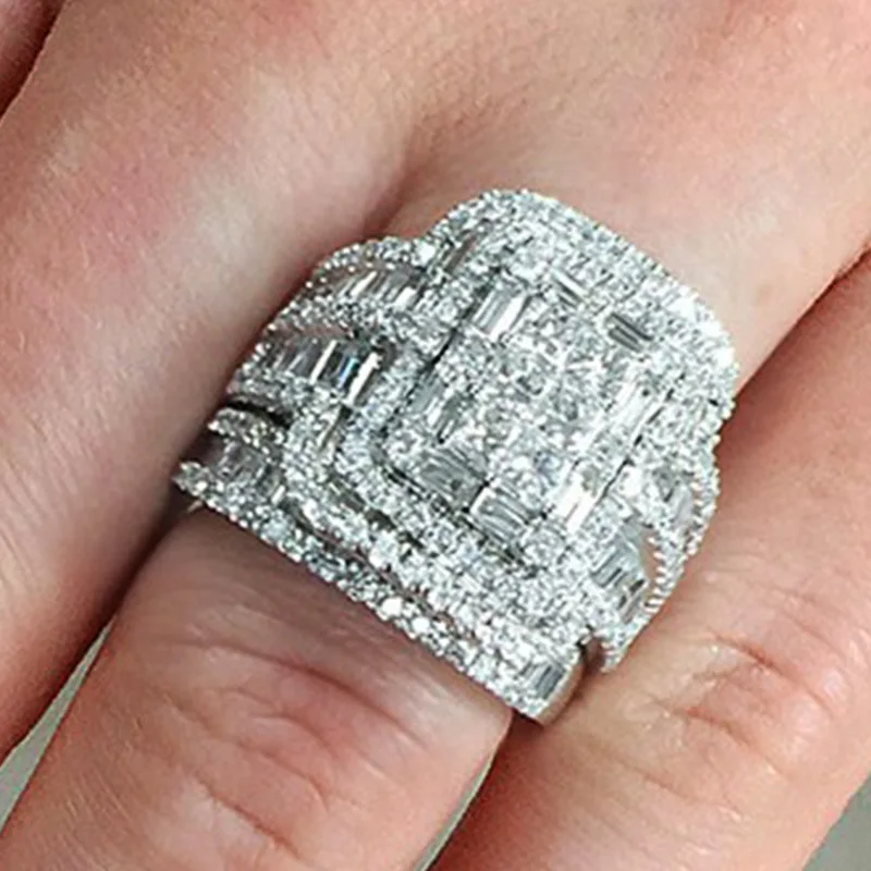 

The New Luxury Exaggerated Diamond Set Up a Wedding Ring
