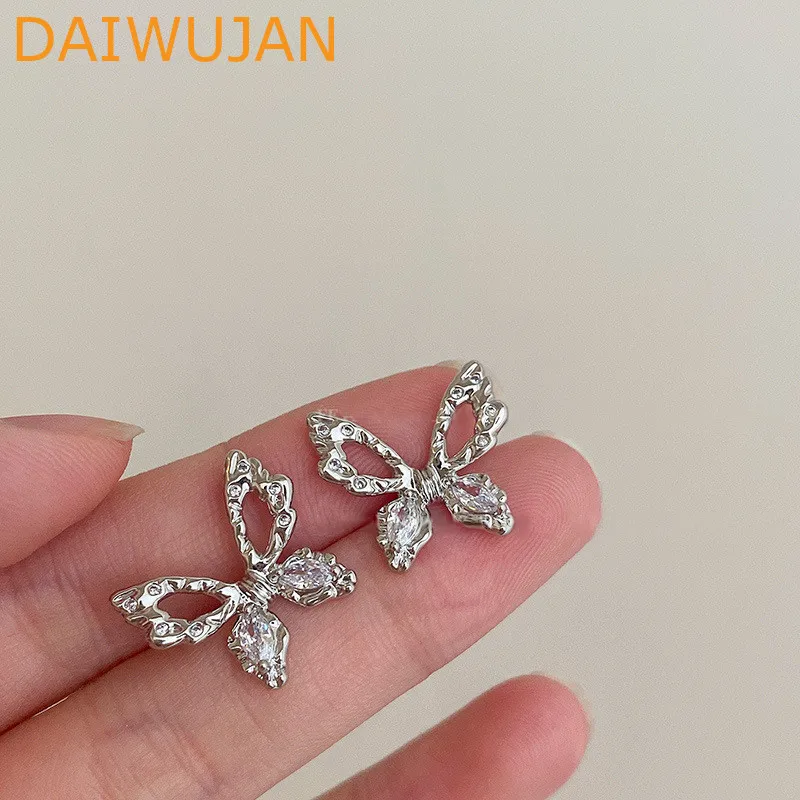 Женские серьги-гвоздики серебряного цвета, с инкрустированным Цирконом