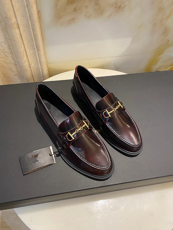 Женские винтажные лоферы на плоской подошве из натуральной кожи с металлическим