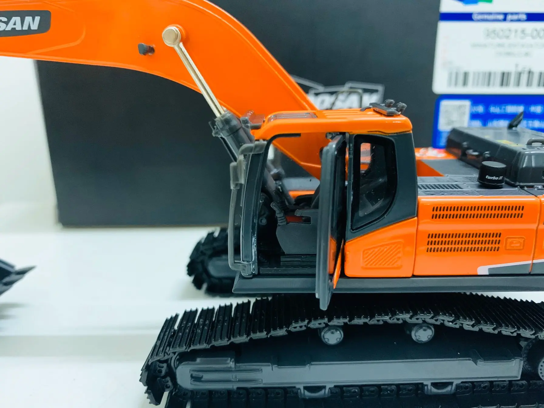 Гусеничный экскаватор Doosan DX380LC масштаб 1/50 литой под давлением новая модель в