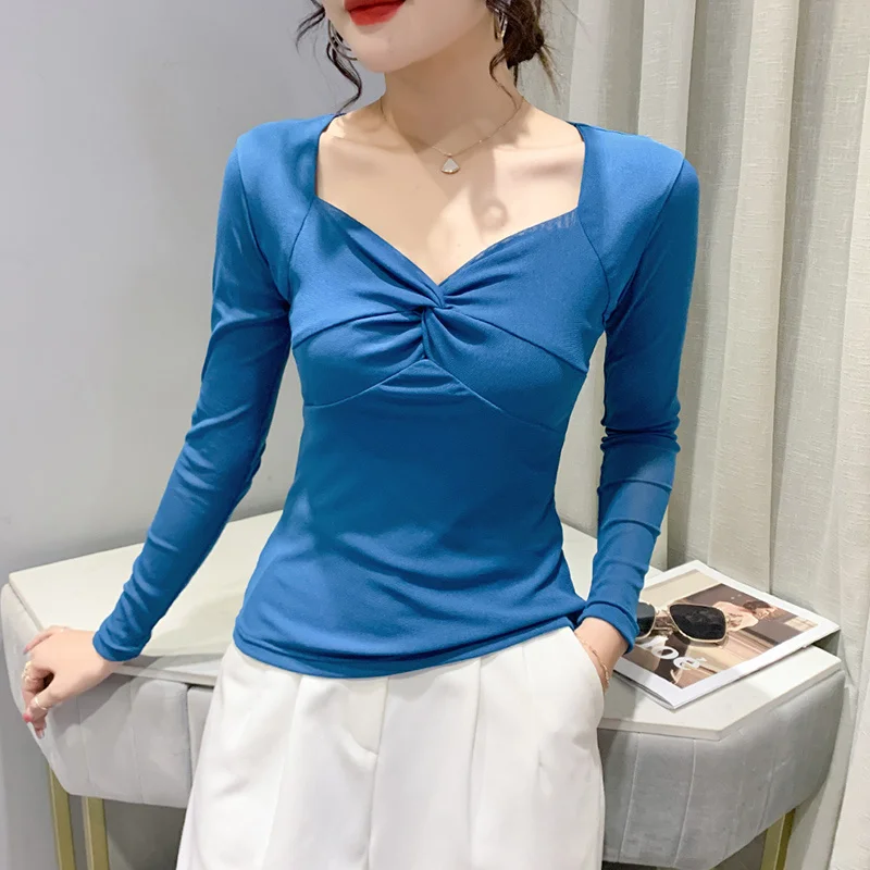 Женская футболка с V-образным вырезом черная синяя леопардовая