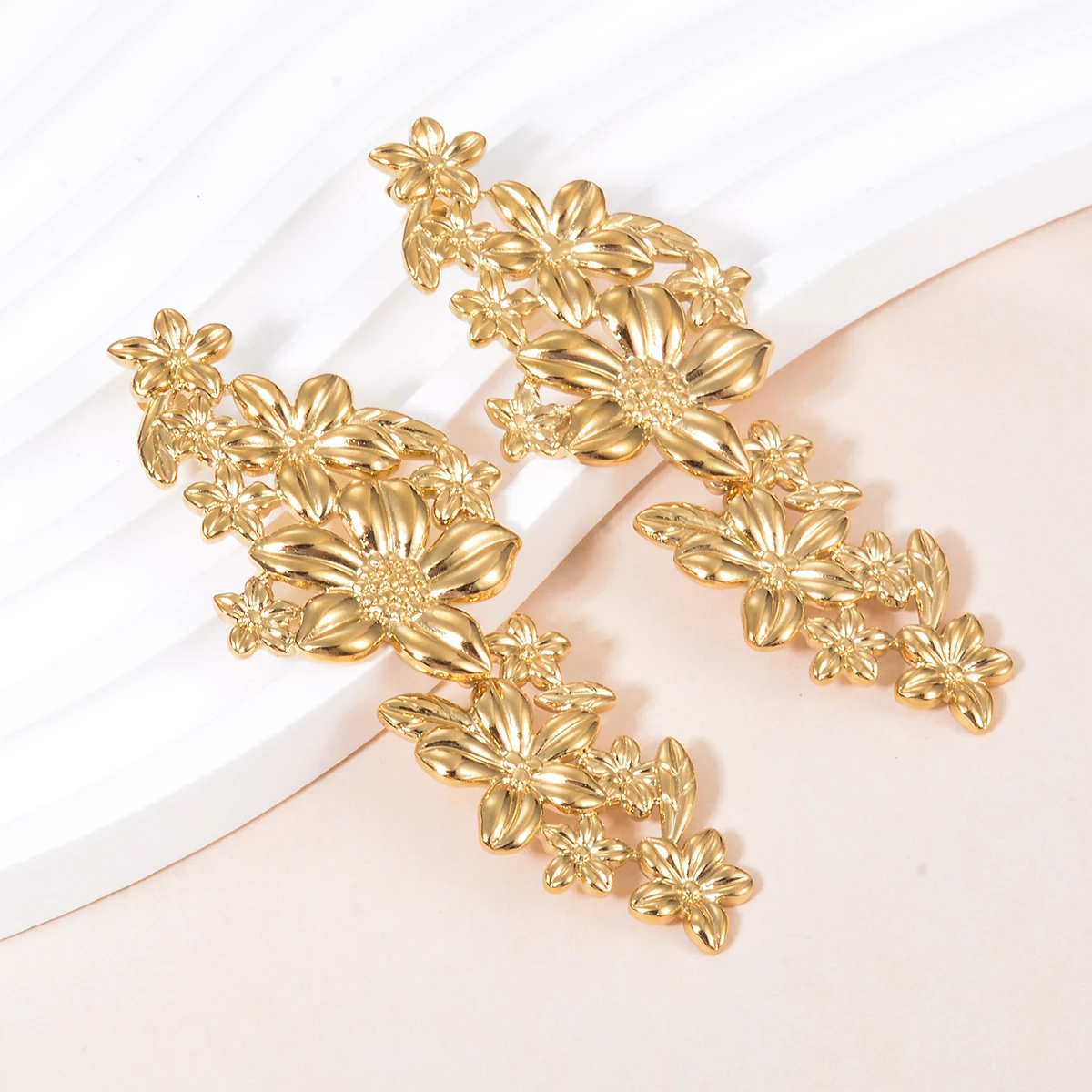 

Cluster Flower Long Dangle Drop Stud Earrings Stainless Steel Golden Texture Fashion Chic Jewelry Orecchini