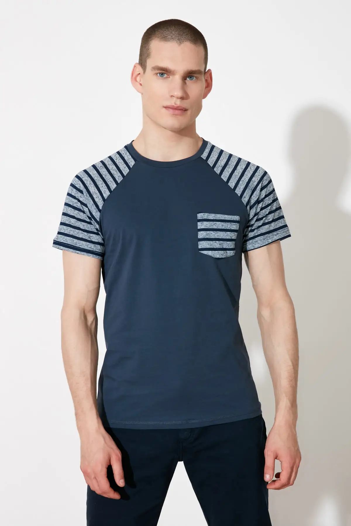 

Trendyol Mens Slim Fit T-Shirt TMNSS21TS2761