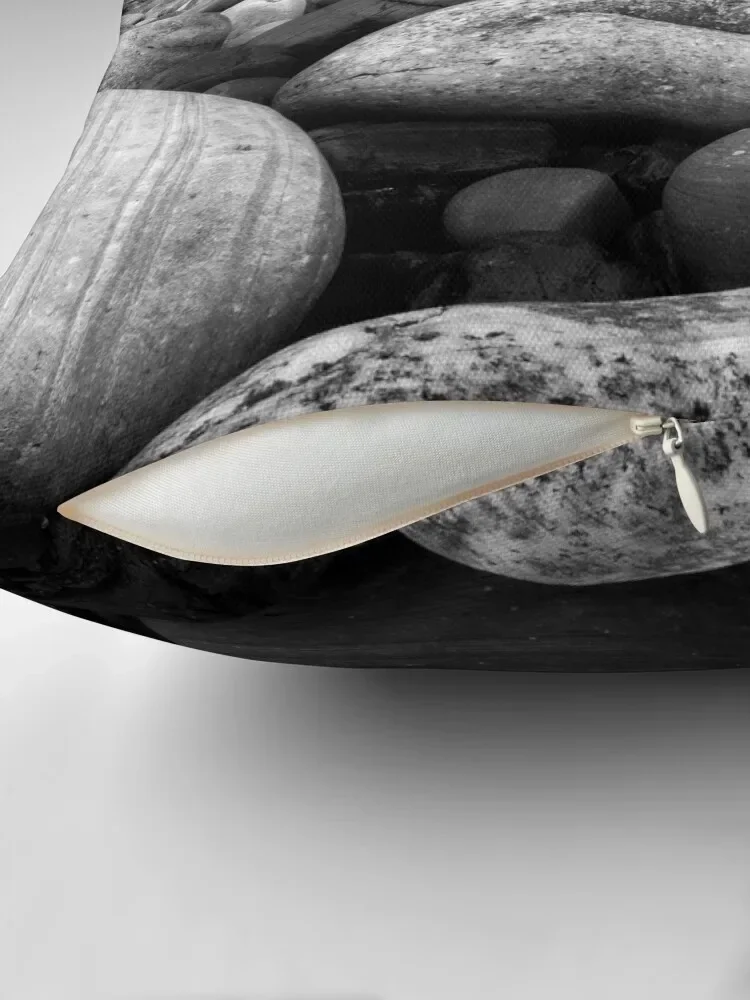 Rackwick Boulder Beach Mono Hoy Orkney Scotland Пледы Подушки Наволочки Чехлы для диванов Подушка в