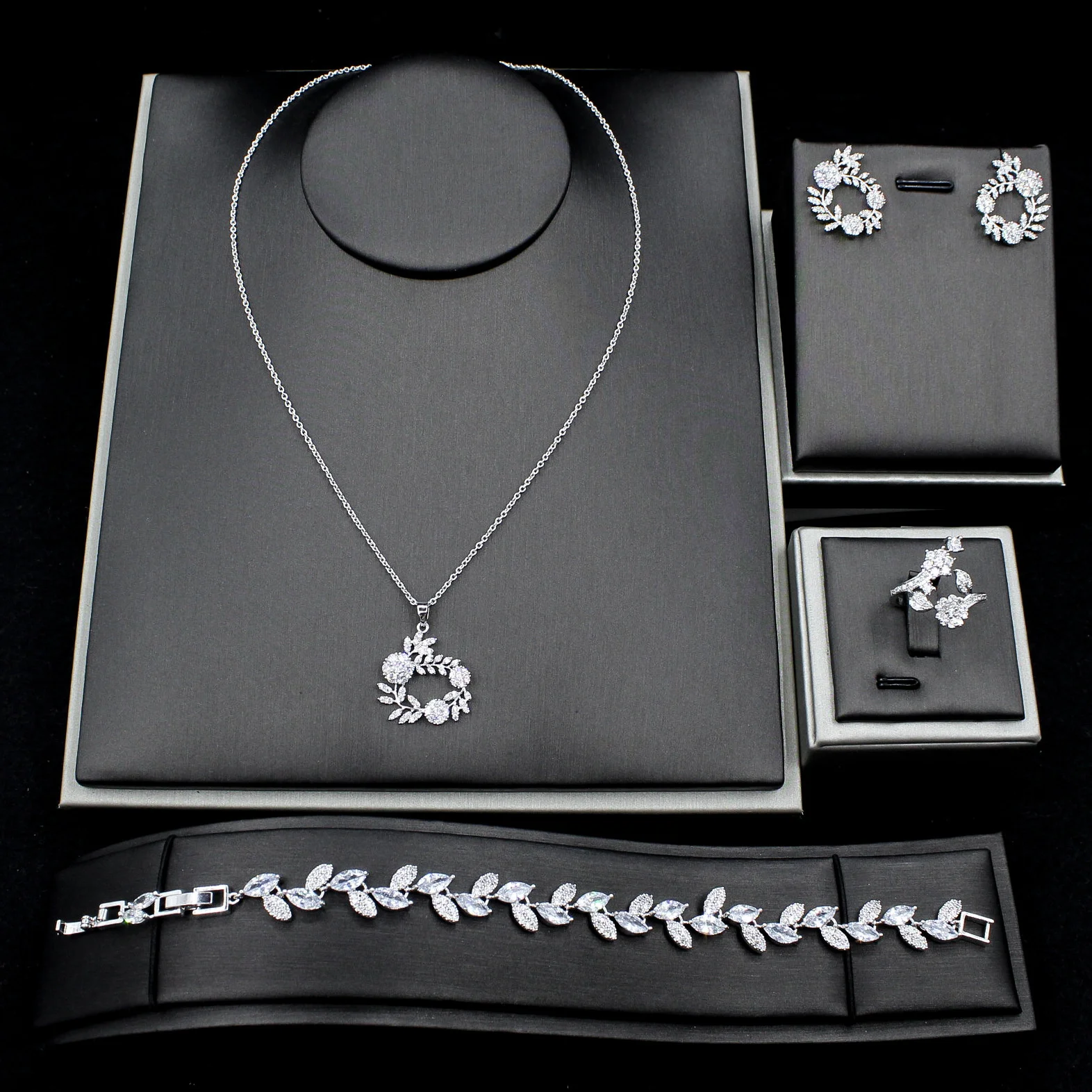 

genuine Luxury brand real jewels Japan South Korea luxury shining zircon roses, versatile fashion casual collarbone chain set, B