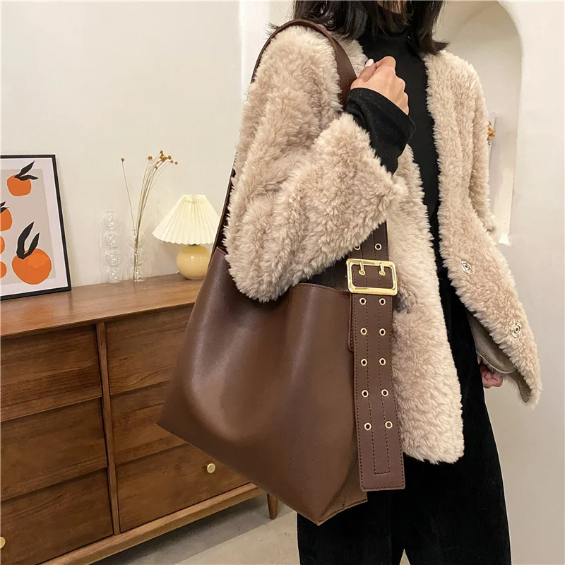 

Women 2022 Wide Belt Designer Branded Leather Bag Shoulder Handbags 2 Pieces Composite Bag Women's Trend Solid Color Bucket Bag