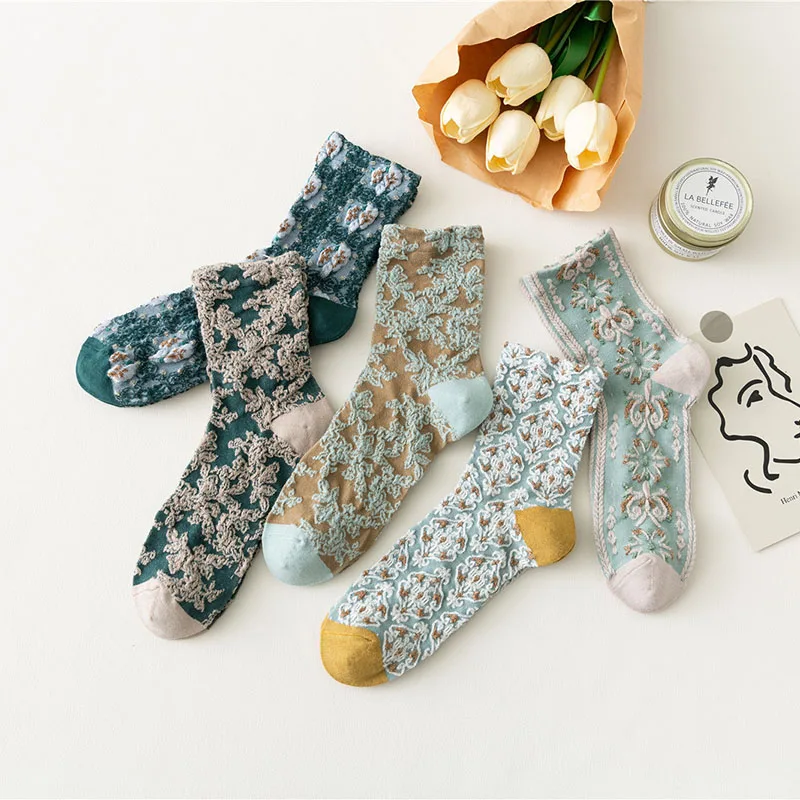 5 Pairs Of Women's Retro Three-dimensional Relief Socks Autumn And Winte Sweet Flowers Lovely Casual Comfortable Socks EUR 36-40