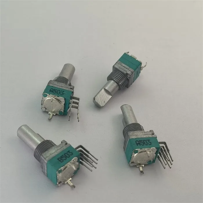 

Вертикальный двойной потенциометр Difeng RK097G A50k (средняя точка B50k) рукоятка 18 мм f M9