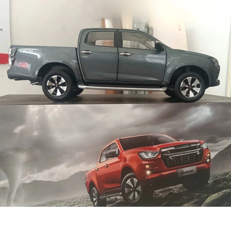 Фото Металлическая литая модель DMAX, имитационная модель автомобиля D-MAX из сплава, украшение для пикапа V-CROSS, подарок для мальчика, коллекционный предмет для взрослых, 2023, 1:18 №4