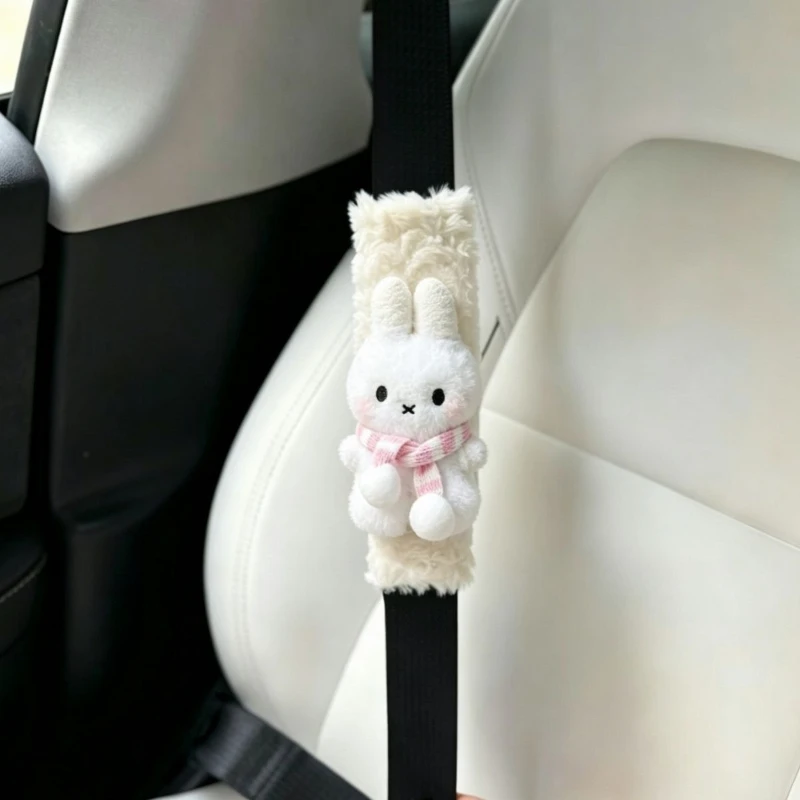 Фото Мультяшный плюшевый чехол на ремень безопасности автомобиля Miffy, универсальный, с защитой от истирания, стильный, новый, модный, практичный, простой. №4