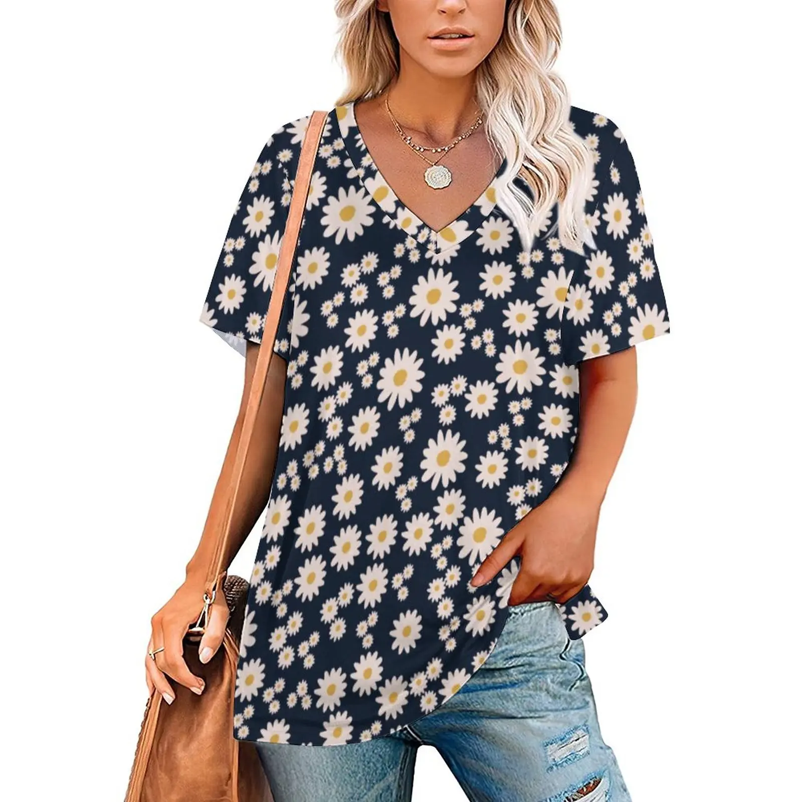 

Футболка женская оверсайз с коротким рукавом и V-образным вырезом