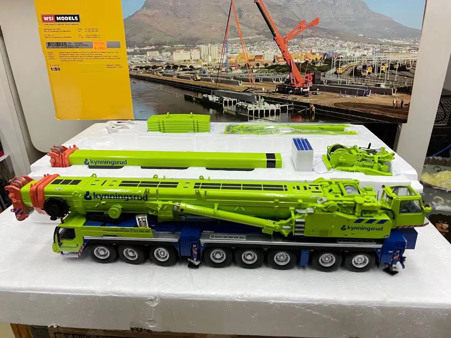 

WSI 51-2061 подъемник крана для цветов Kynningsrud-либхер Ltm 1500-8,1 масштаб 1/50 литье под давлением новая модель в коробке