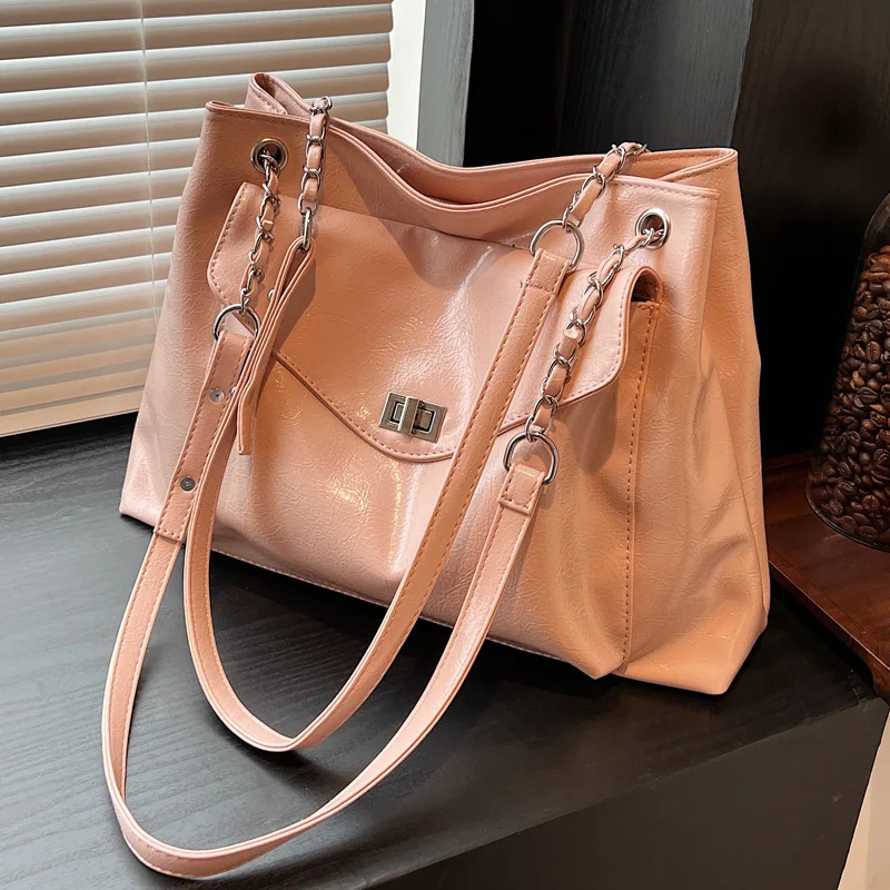 

Вместительная женская летняя дизайнерская сумка