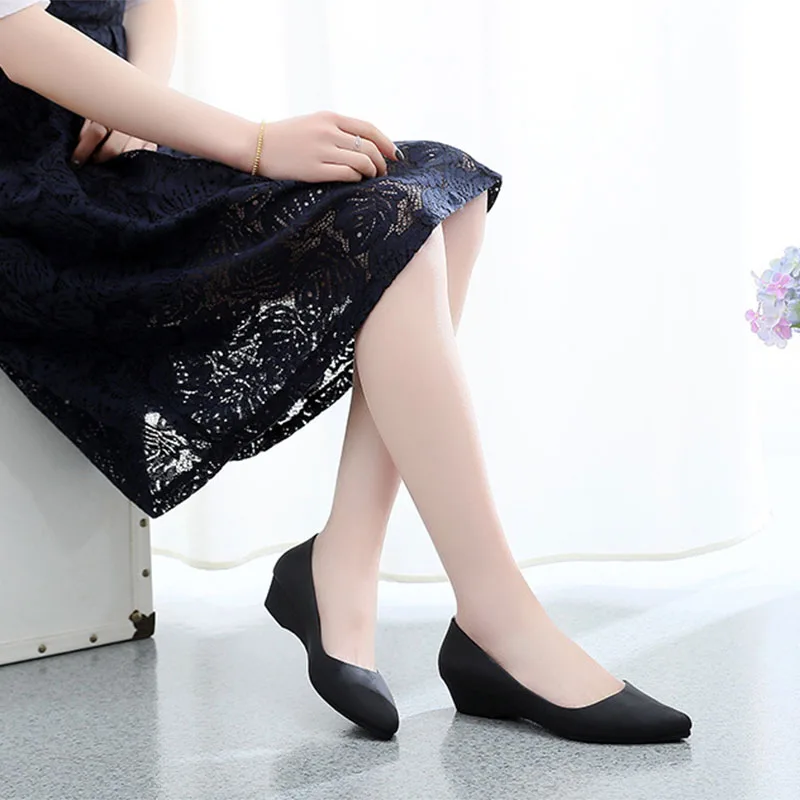 Chic and Elegant Women Loafers Mesh Flats Low Heels Pointed Toe Single Shoes Designer Ladies Office Shoes Shallow Pumps