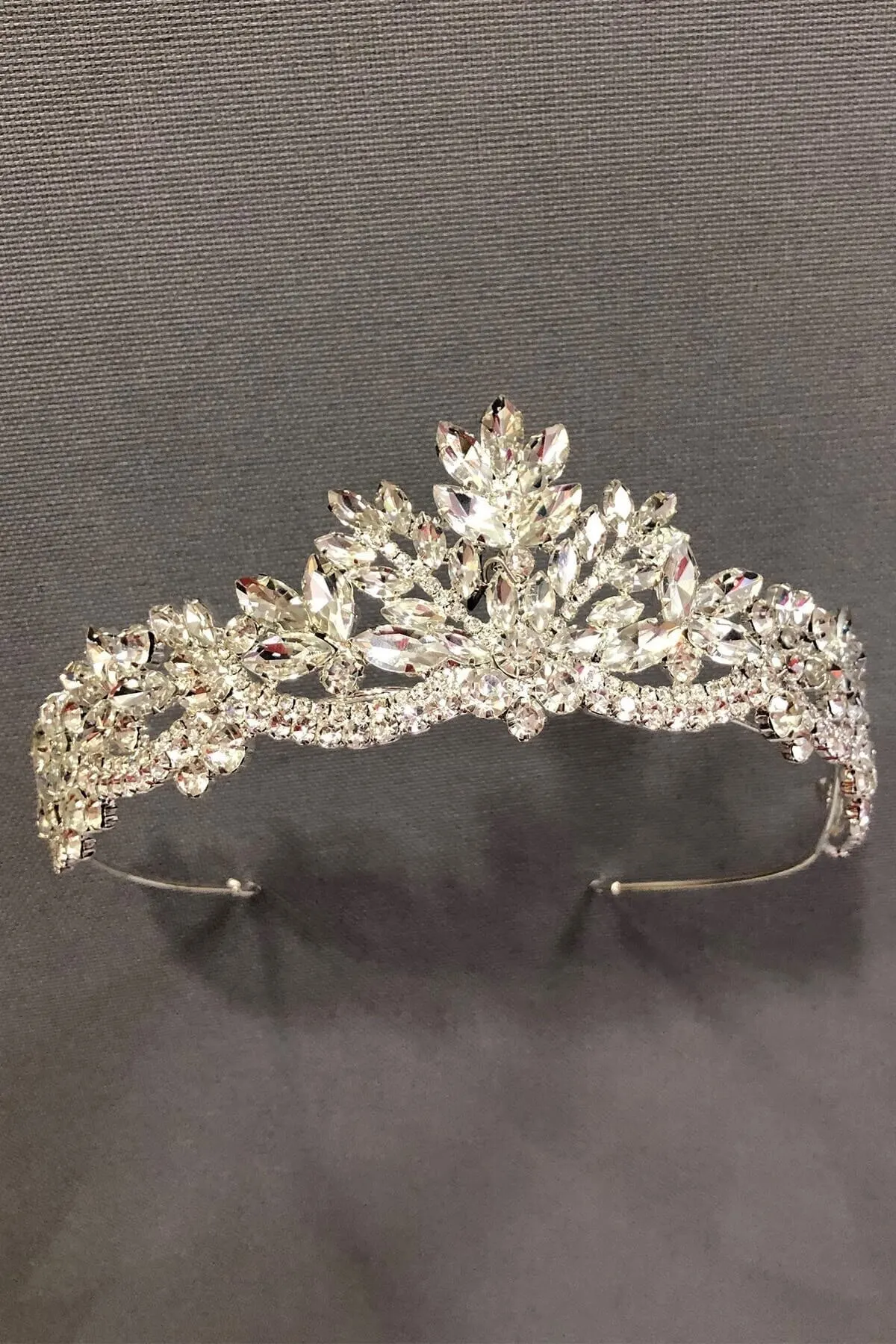 

Bridal Accessories Silver Color Crystal Stone Metal Case And Bridal Crown Wedding For Bride And Bride