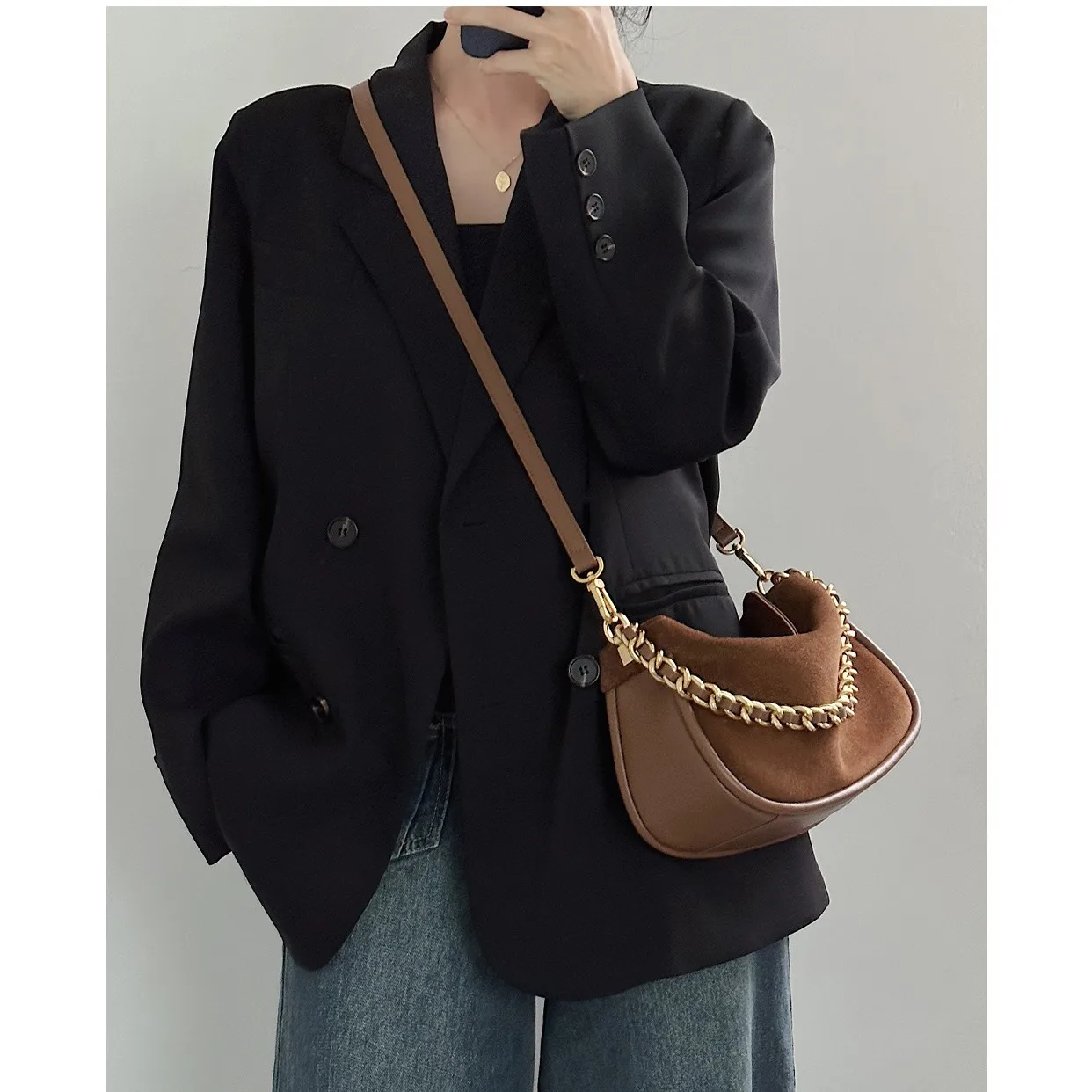 Рисунок 3 - Роскошная брендовая сумка из воловьей кожи на цепочке