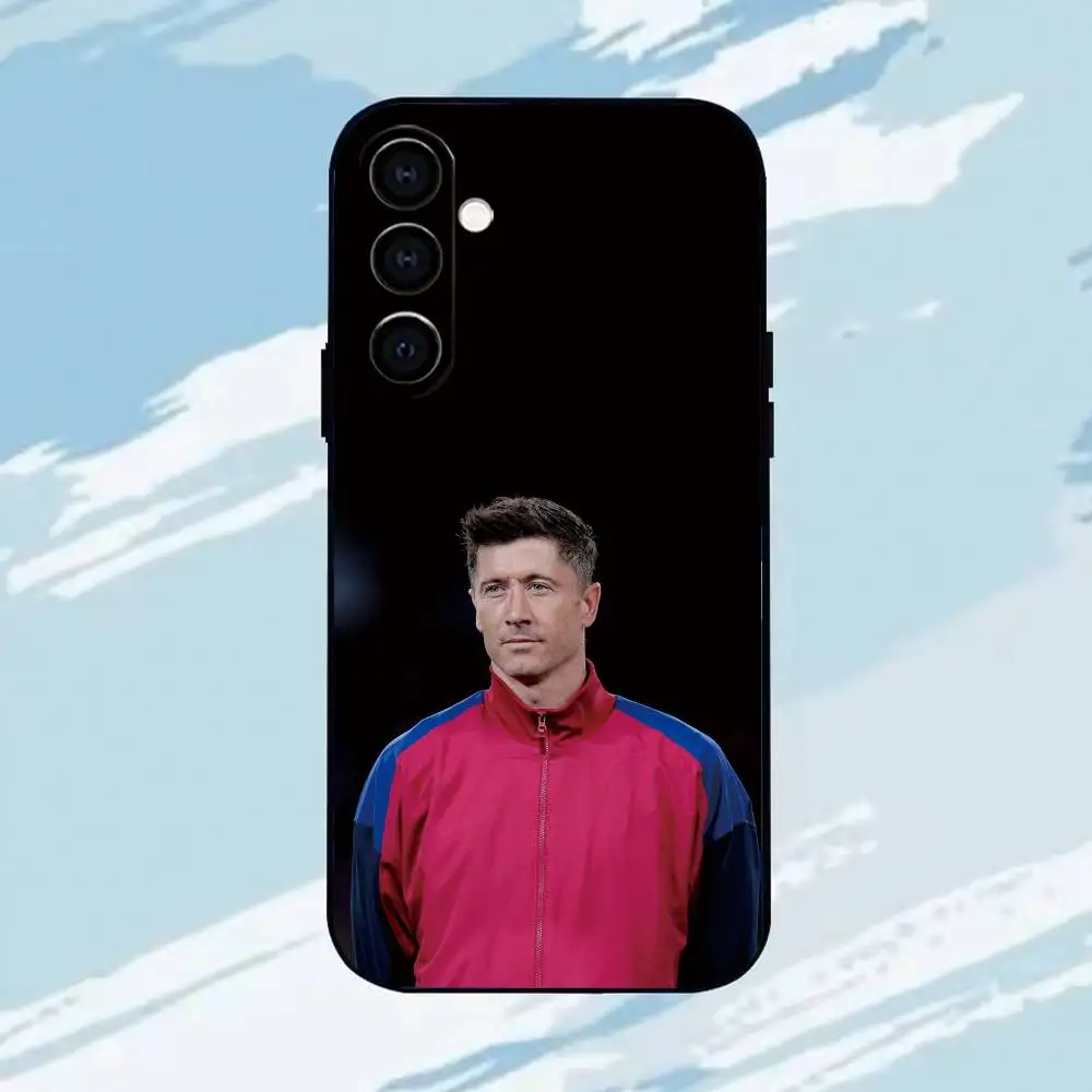 Фото Чехол для телефона Football Striker Robert Lewandowski для Samsung Galaxy A73, A72, A71, A70, A53, A52, A51, мягкий силиконовый черный чехол №4