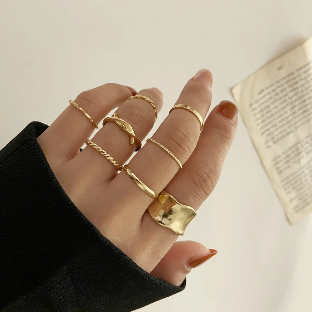 

Rings for Women Stainless Steel Punk Finger Rings Minimalist Smooth Gold/Black Geometric Metal Rings for Women Girls Party 7PCS