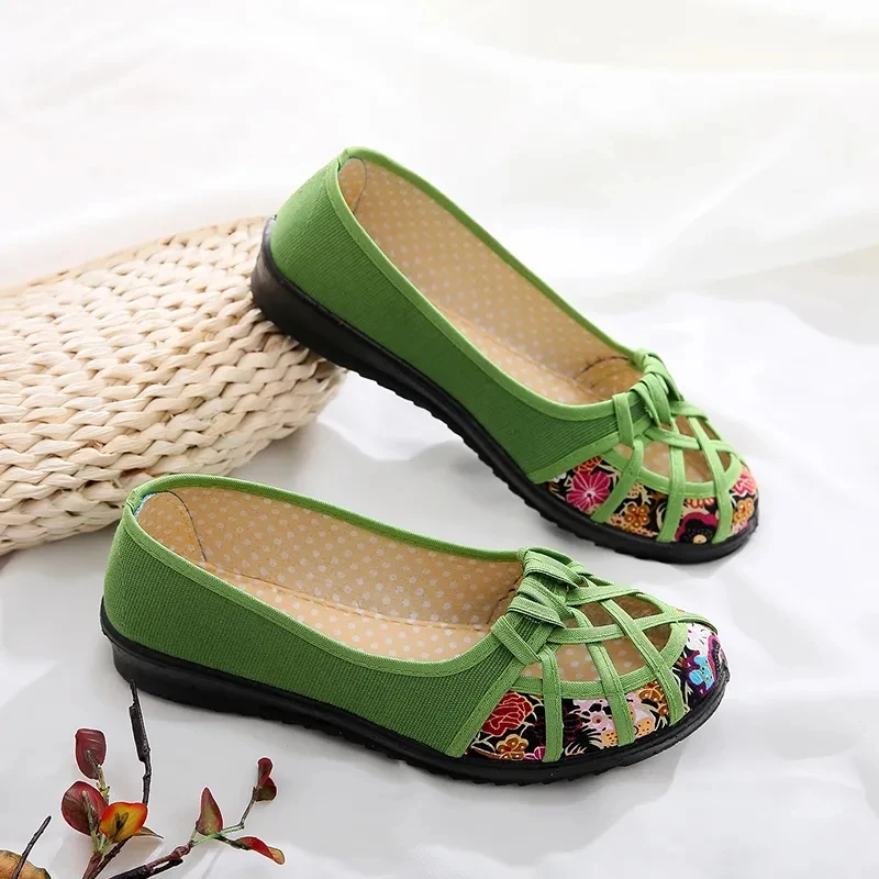 Women Flat Shoes Casual Hollow Mesh Cloth Loafers Slip on Summer Spring Mother Sandals Breathable Zapatos Mujer Femme