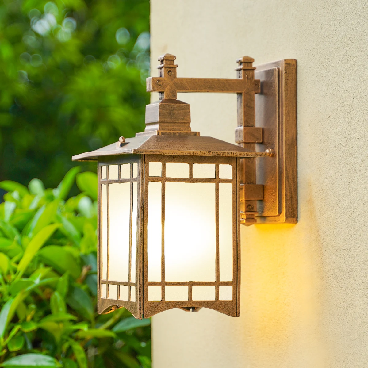 

W1067 Traditional Outdoor Wall Lamp,Aluminum Light Body,Glass Shade,Waterproof,E27 LED Bulbs(Include)110v-220v