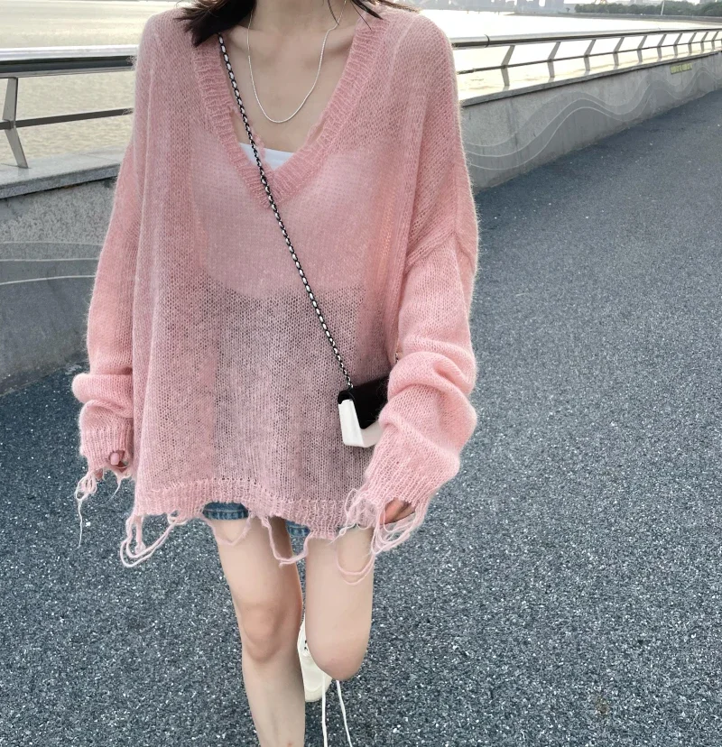 Женский мохеровый свитер с вырезами прозрачный однотонный розовый пуловер
