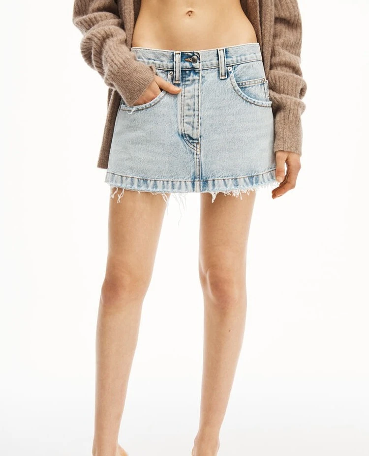 

128025 128024 Fashion Classic Trendy Luxury Designer Cloth Dilapidated Washed Color Versatile Denim Mini Straight Skirt