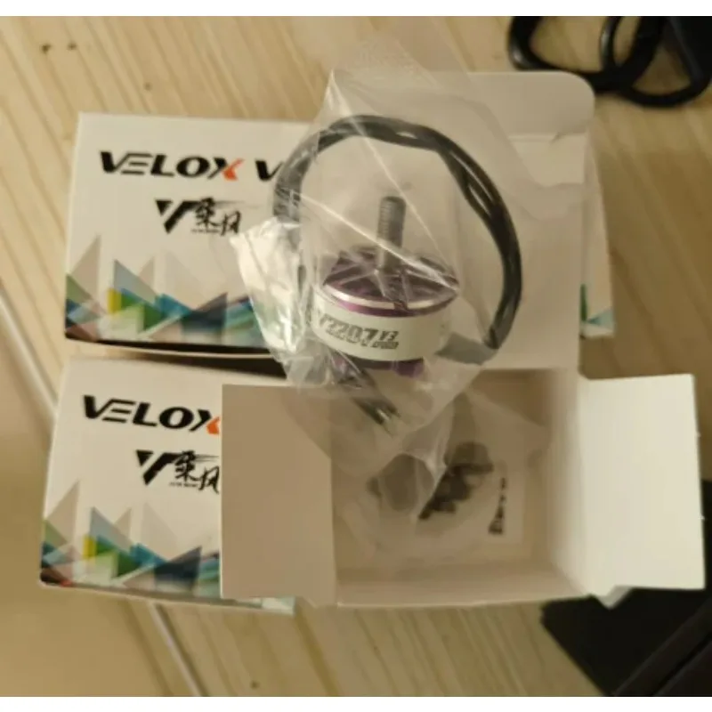 Фото Бесколлекторный двигатель T-MOTOR TMOTOR Velox V3.0 2207 V2207 6S 1750KV 1950KV 2050KV 4S 2550KV для DIY FPV гоночных RC-моделей №1