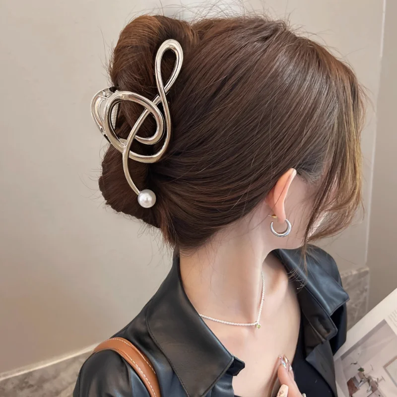 

Vintage Metal Pearl Note Grabber Clip Female Hair Claw Crab Clip Korean Elegant Ponytail Claw Luxury Headdress Hair Ornaments