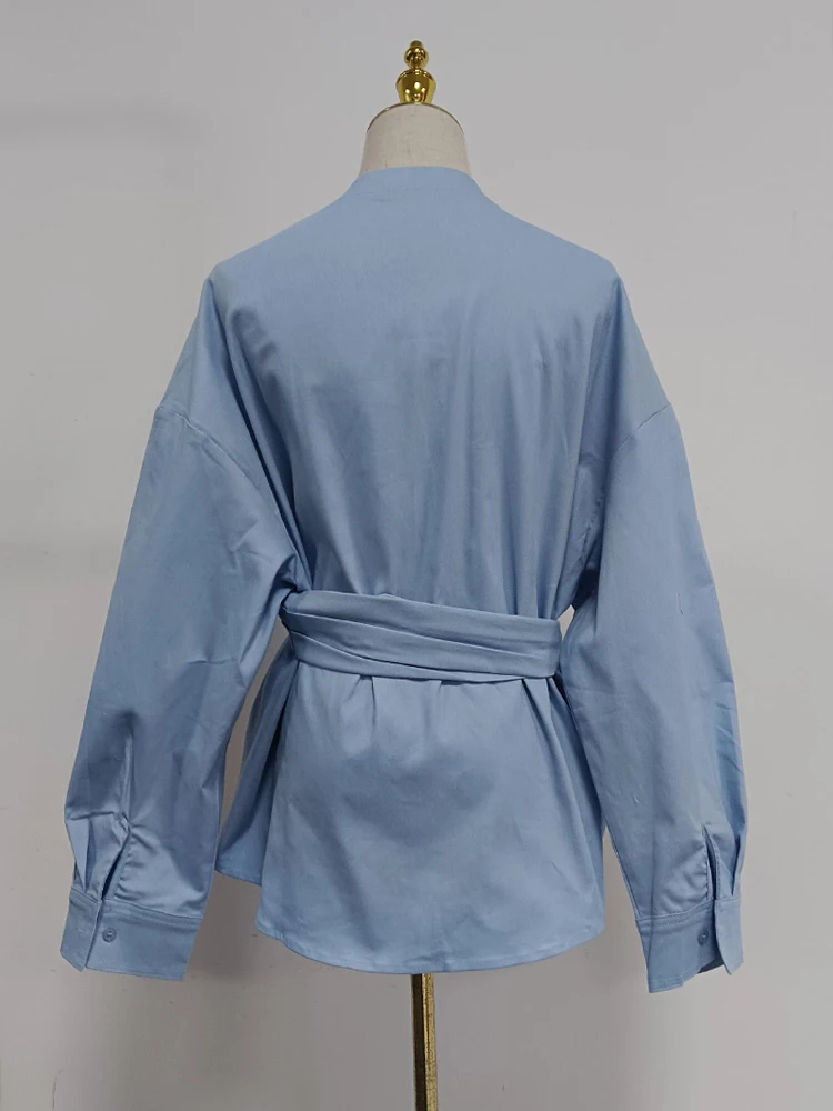 Женская Асимметричная блузка TWOTWINSTYLE белая однотонная с V-образным вырезом