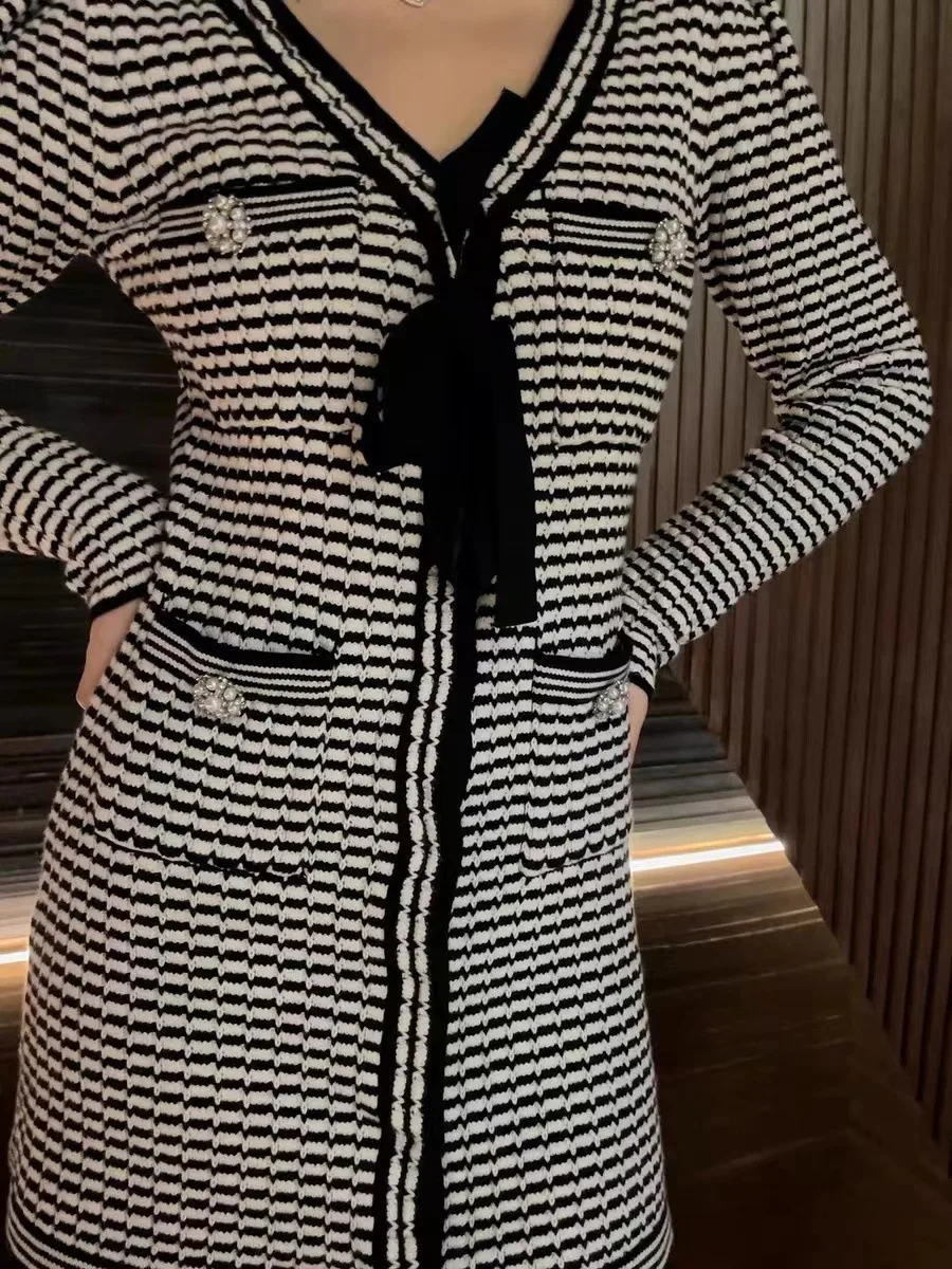 

Women Diamond Button V-Neck Lace-up Bow-tie Striped Pockets Knitted Mini Dress