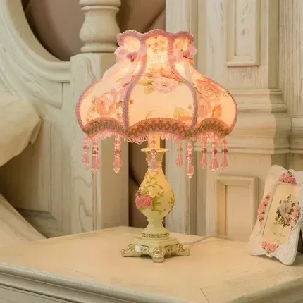 Настольная лампа в европейском стиле