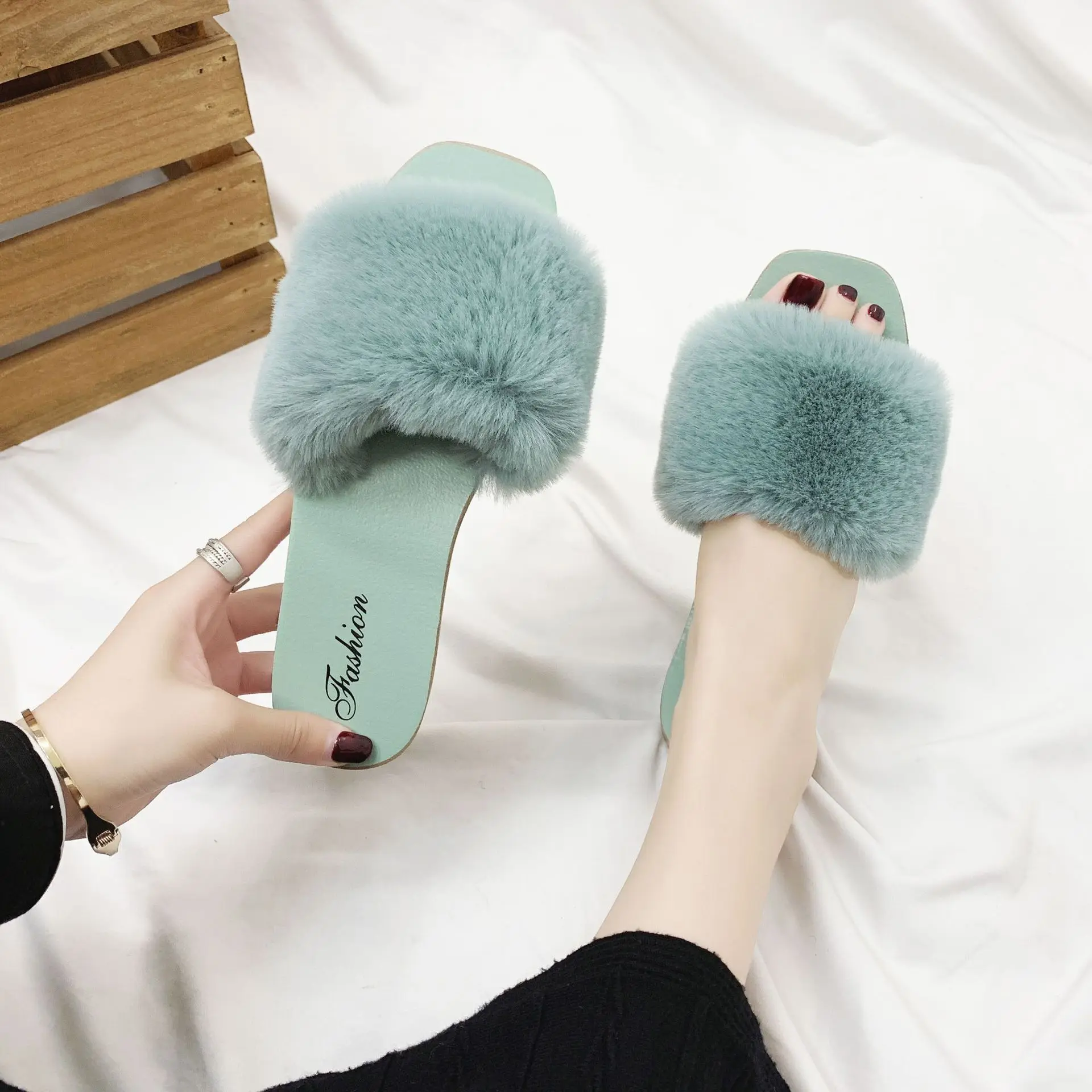 2023 Summer Fashion Plush Slippers for Women Outdoor At Home Indoor Slipper Girl Slippers Bohemia Sandals Flat Bottom Women