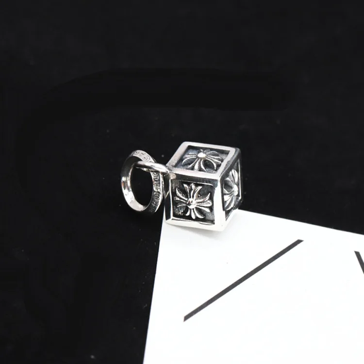 

Кулон в виде креста из серебра 925 пробы для мужчин и женщин