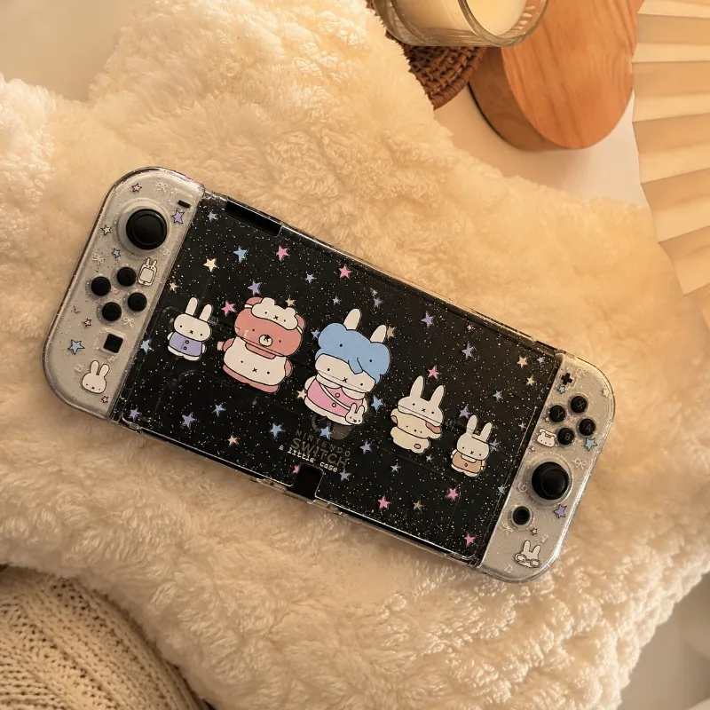 Фото Популярный чехол Miffy для консоли Switch 2, блестящий акриловый жесткий корпус с мягкой накладкой, раздельный дизайн, ударопрочный защитный чехол с изображением персонажа. №1