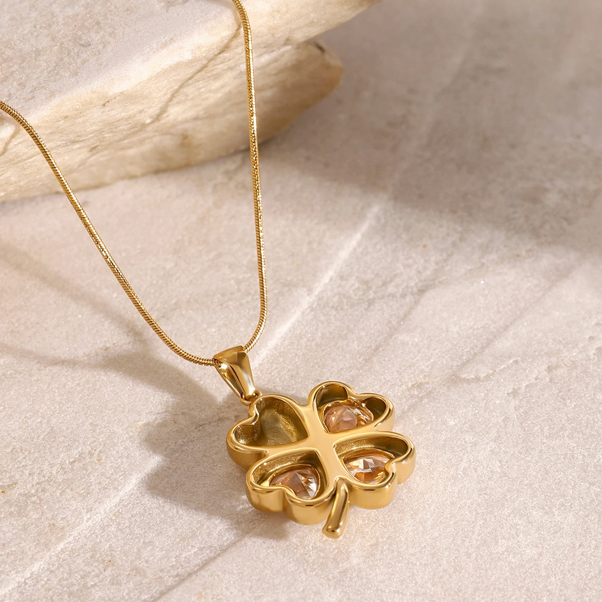 Романтическое Ожерелье В Форме Сердца С Четырьмя Листами Клевера Кулон Uworld Белым