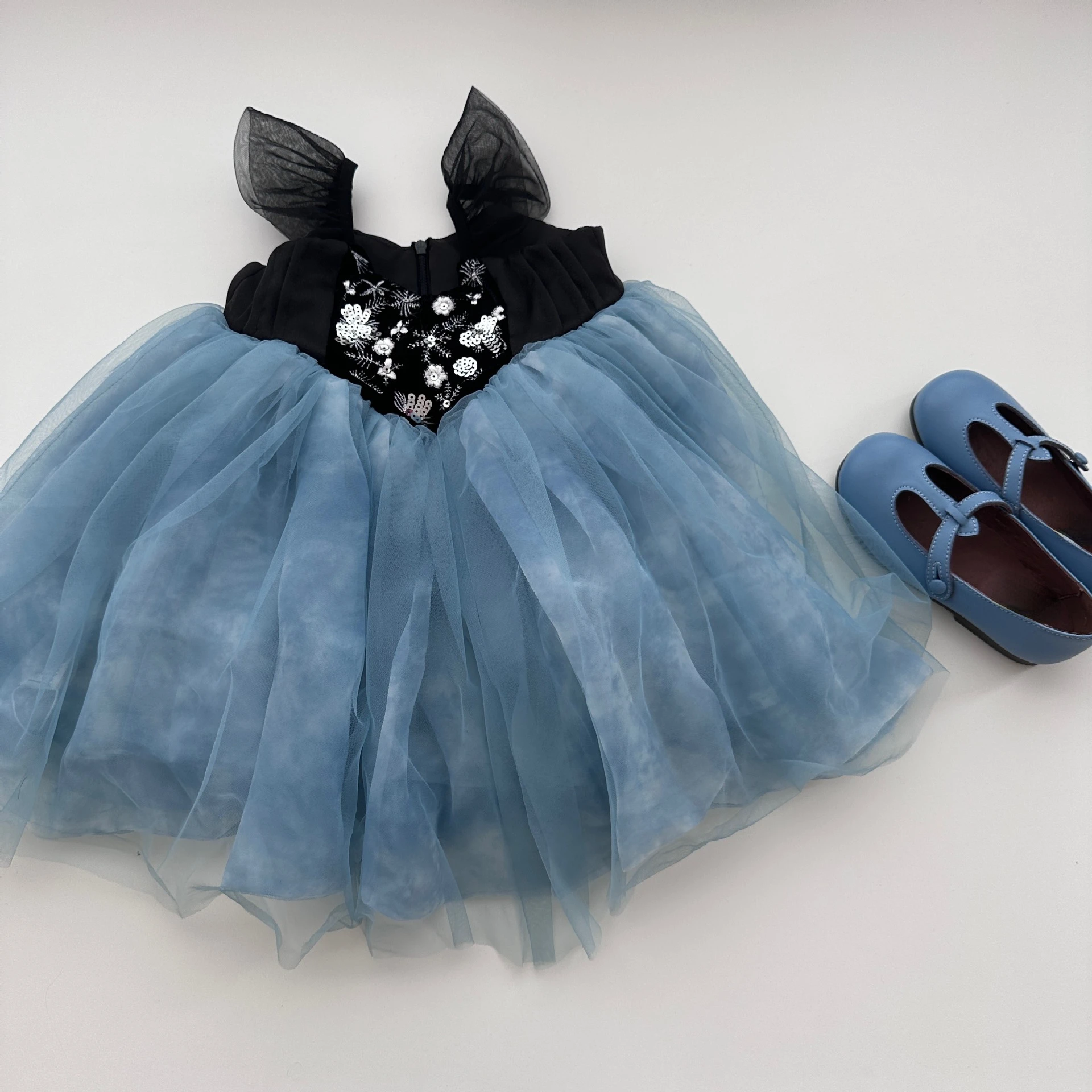 

Girls Sequined Princess Dress 2023 Summer Kids Fly Sleeve Tulle Clothes Children Birthday Party Vestido Kids Costume