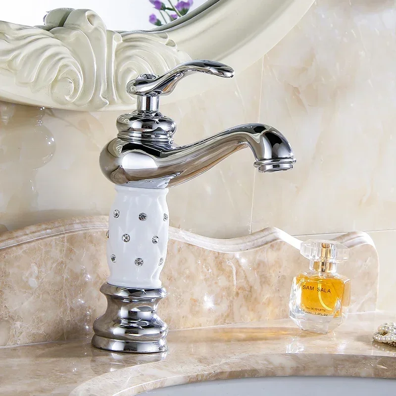 Латунный смеситель для раковины в ванной комнате с бриллиантовым кристаллом