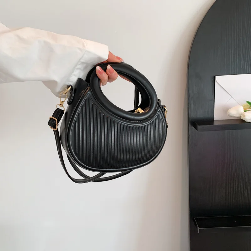 KUNLIYAOI  Internet celebrity retro hand bag female 2023 new fashion trend casual messenger bag portable messenger bag small bag